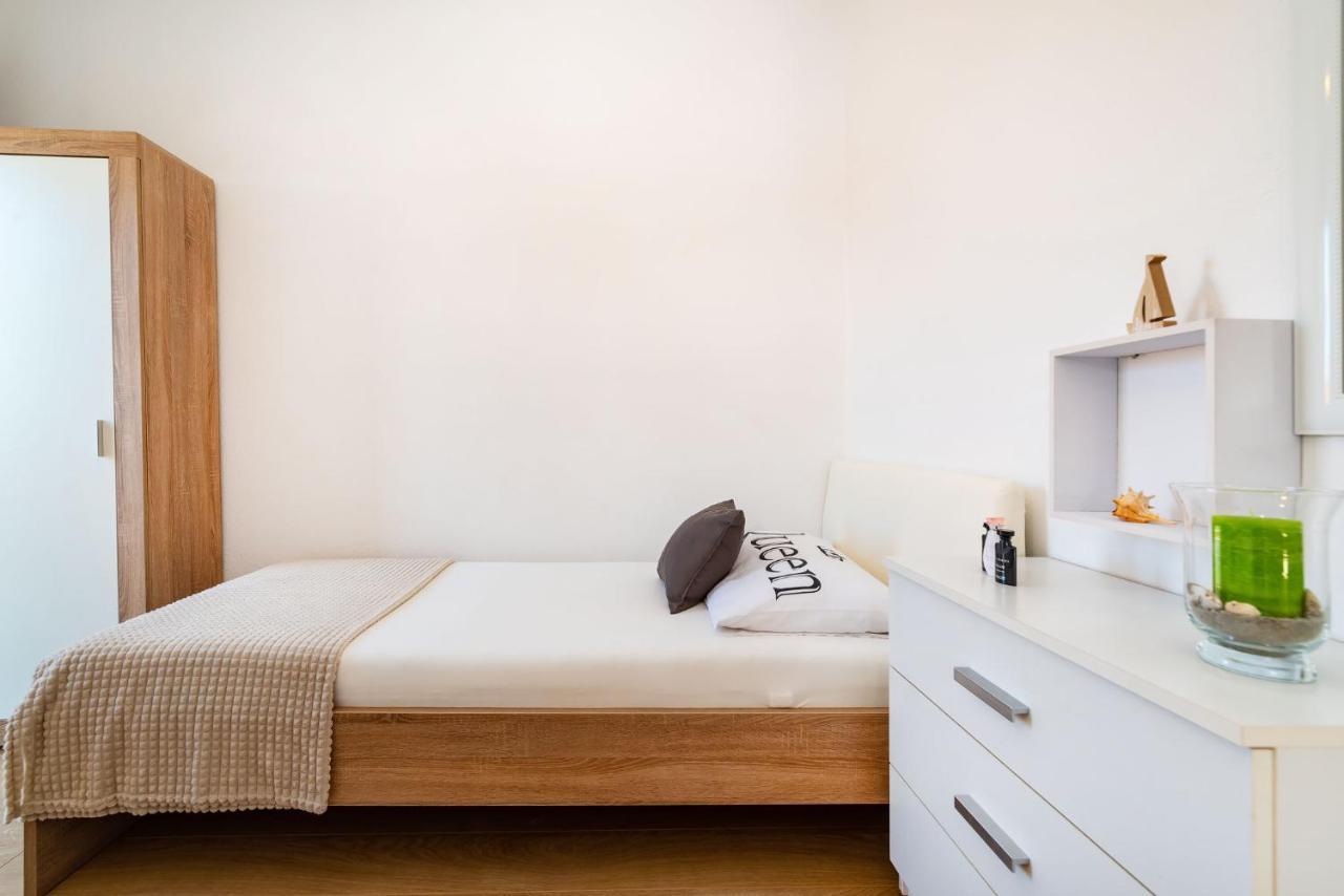 Apartment Maia Lena For Family Jasenice  Εξωτερικό φωτογραφία