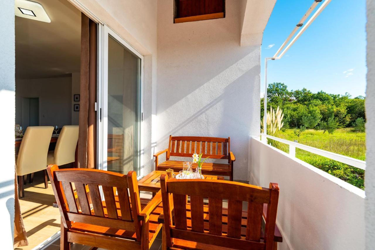 Apartment Maia Lena For Family Jasenice  Εξωτερικό φωτογραφία