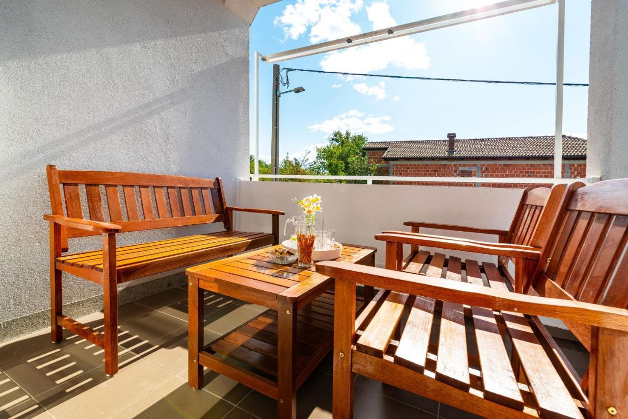 Apartment Maia Lena For Family Jasenice  Εξωτερικό φωτογραφία
